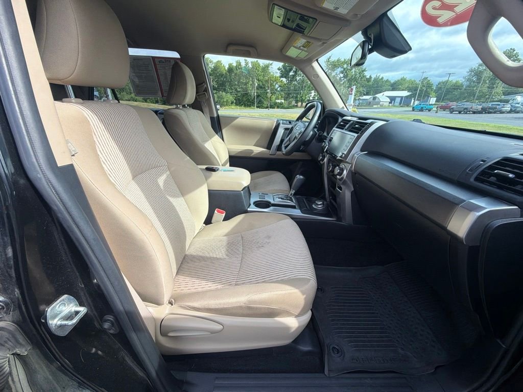 Used 2022 Midnight Black Metallic Toyota SR5 image 38