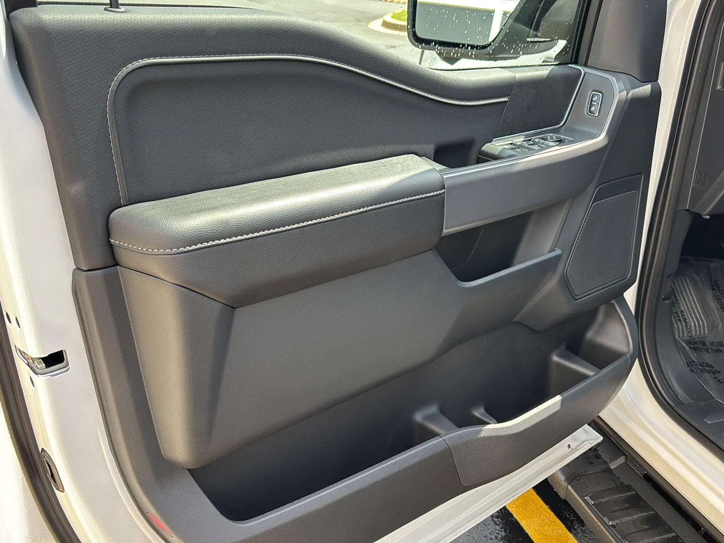 New 2026 Oxford White Ford XLT image 11