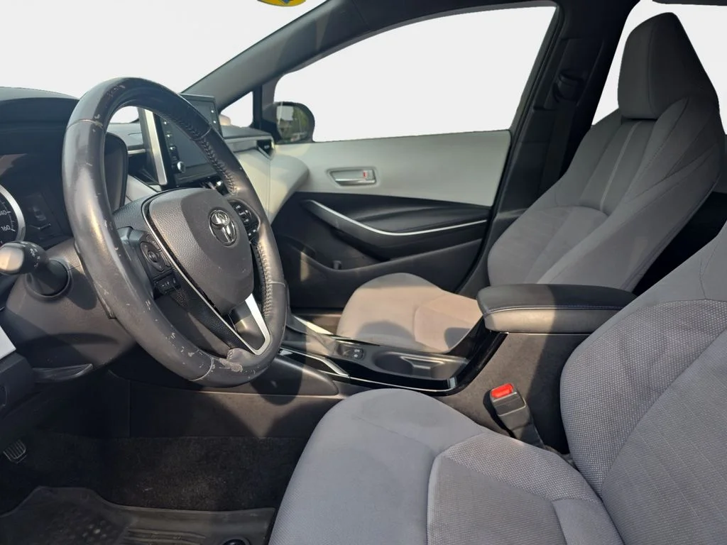 Used 2020 Classic Silver Metallic Toyota SE image 11