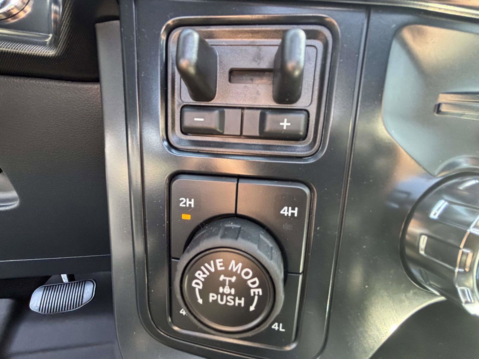New 2026 Agate Black Metallic Ford Tremor® image 39