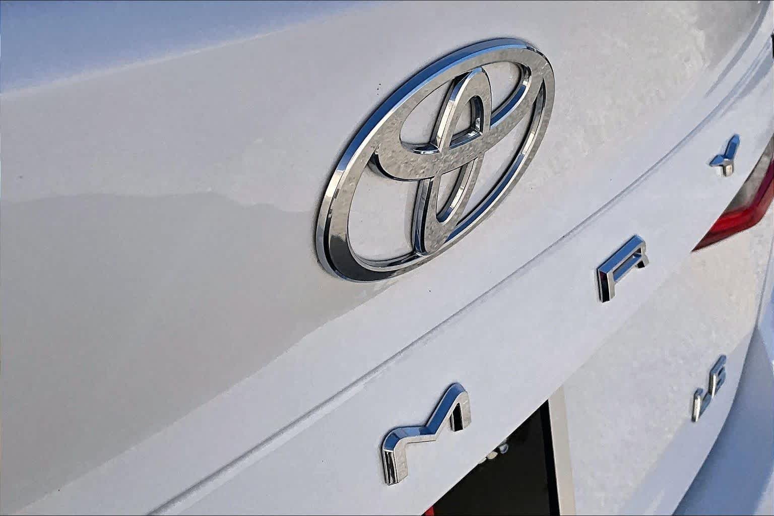 Certified Used 2025 Ice Toyota LE image 31