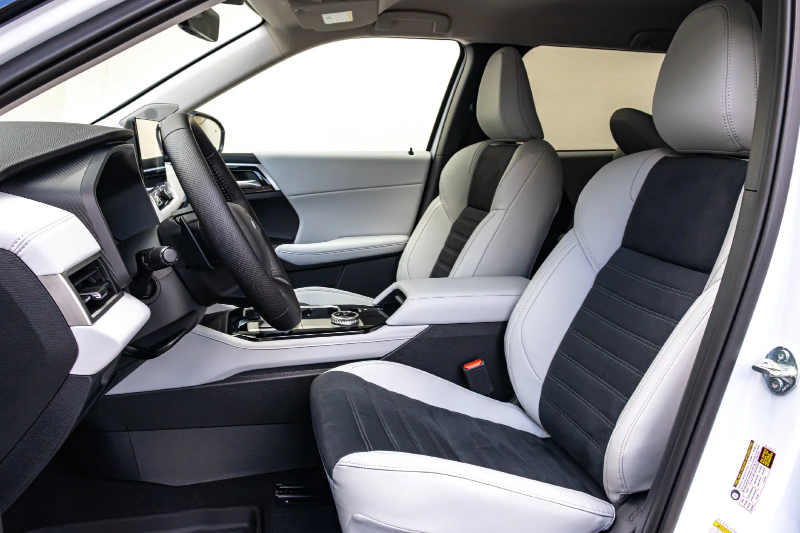 New 2026 White Mitsubishi SE 1.5T 2WD image 2