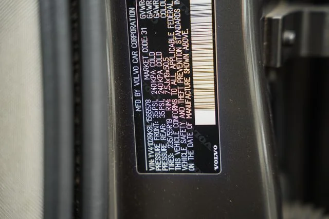 Used 2020 Green Volvo T5 Momentum image 39