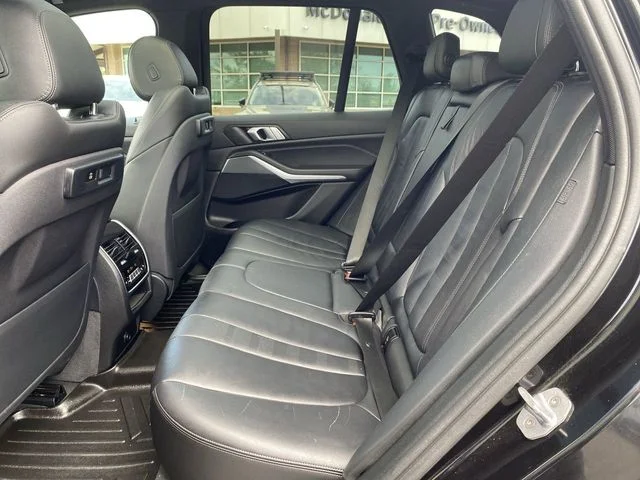 Used 2019 Black BMW xDrive40i image 26
