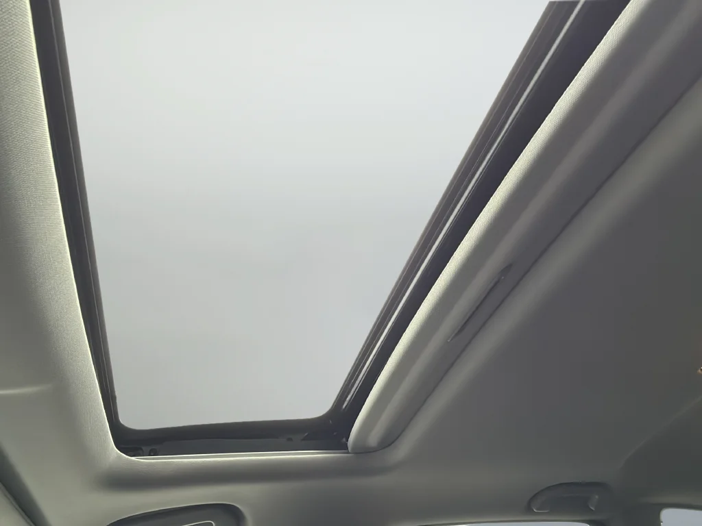 Used 2018  Honda EX image 19
