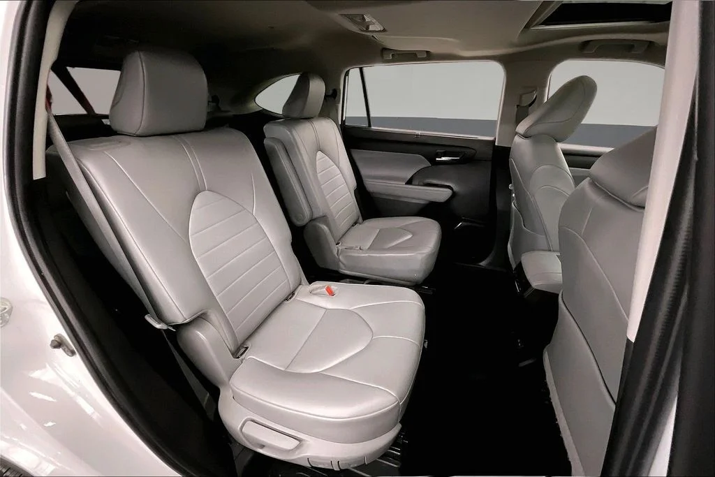 Used 2023 Beige Toyota XLE image 31