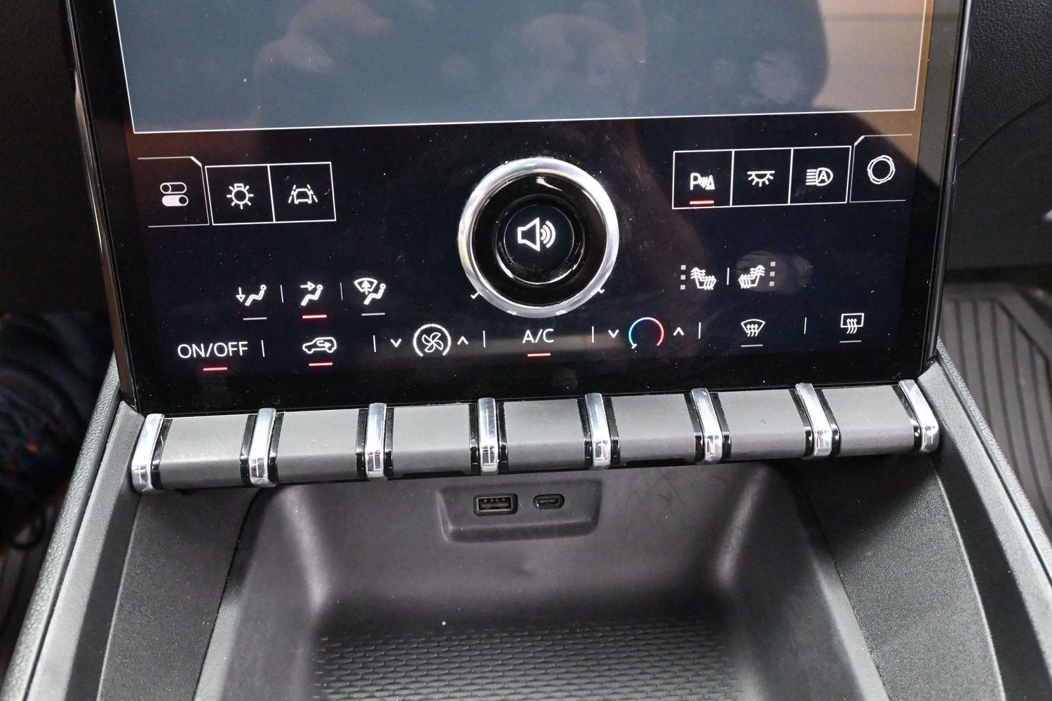 Used 2025 Ebony Twilight Metallic GMC Elevation image 23
