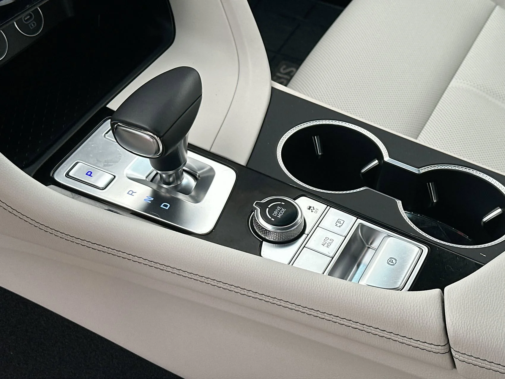 Used 2024 Savile Silver Genesis 2.5T image 20