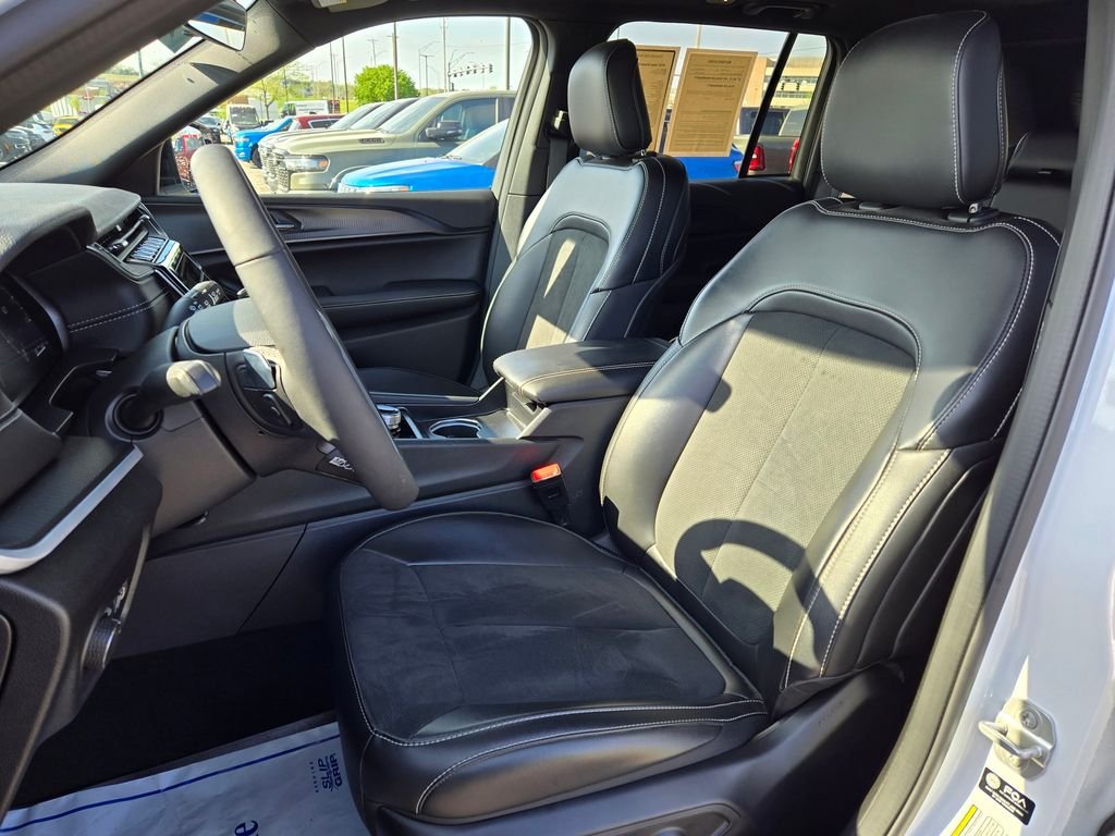 Used 2025 White Jeep Altitude X image 17