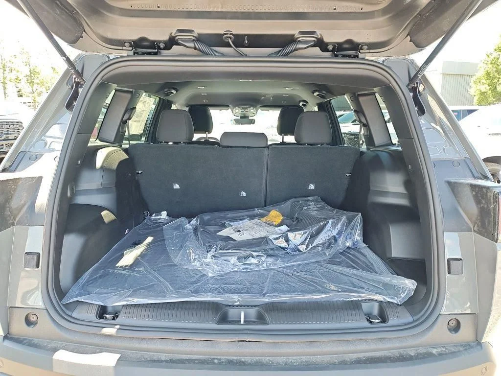 New 2026 Sting-Gray Clearcoat Jeep Laredo image 32
