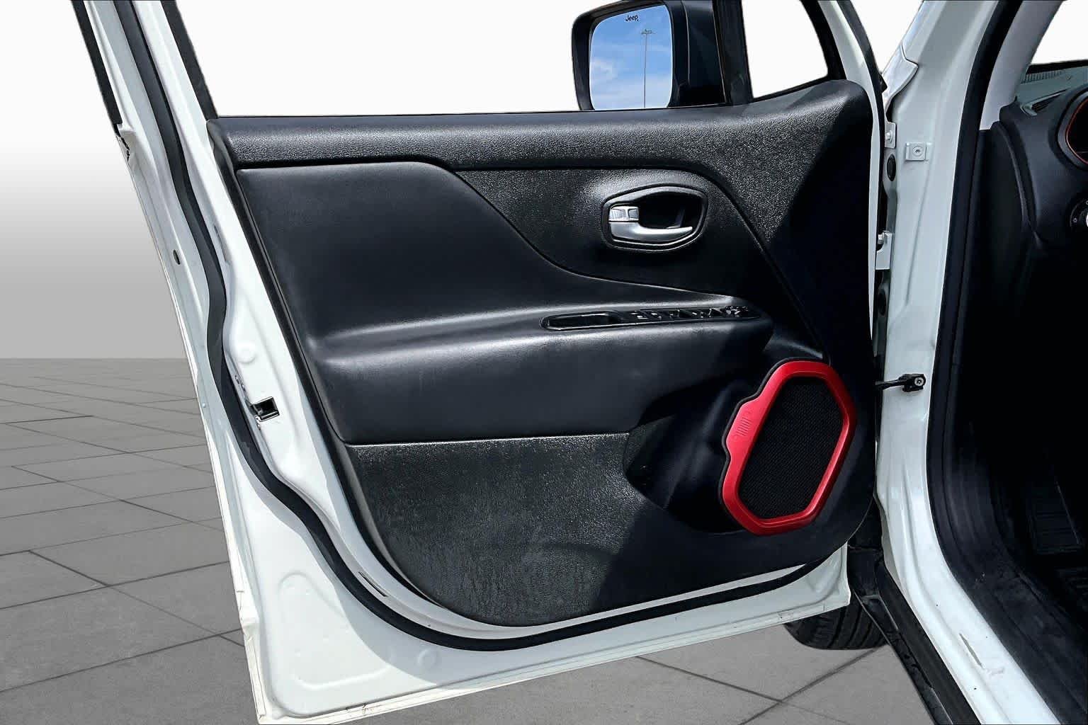 Used 2017 Alpine White Jeep Trailhawk image 21