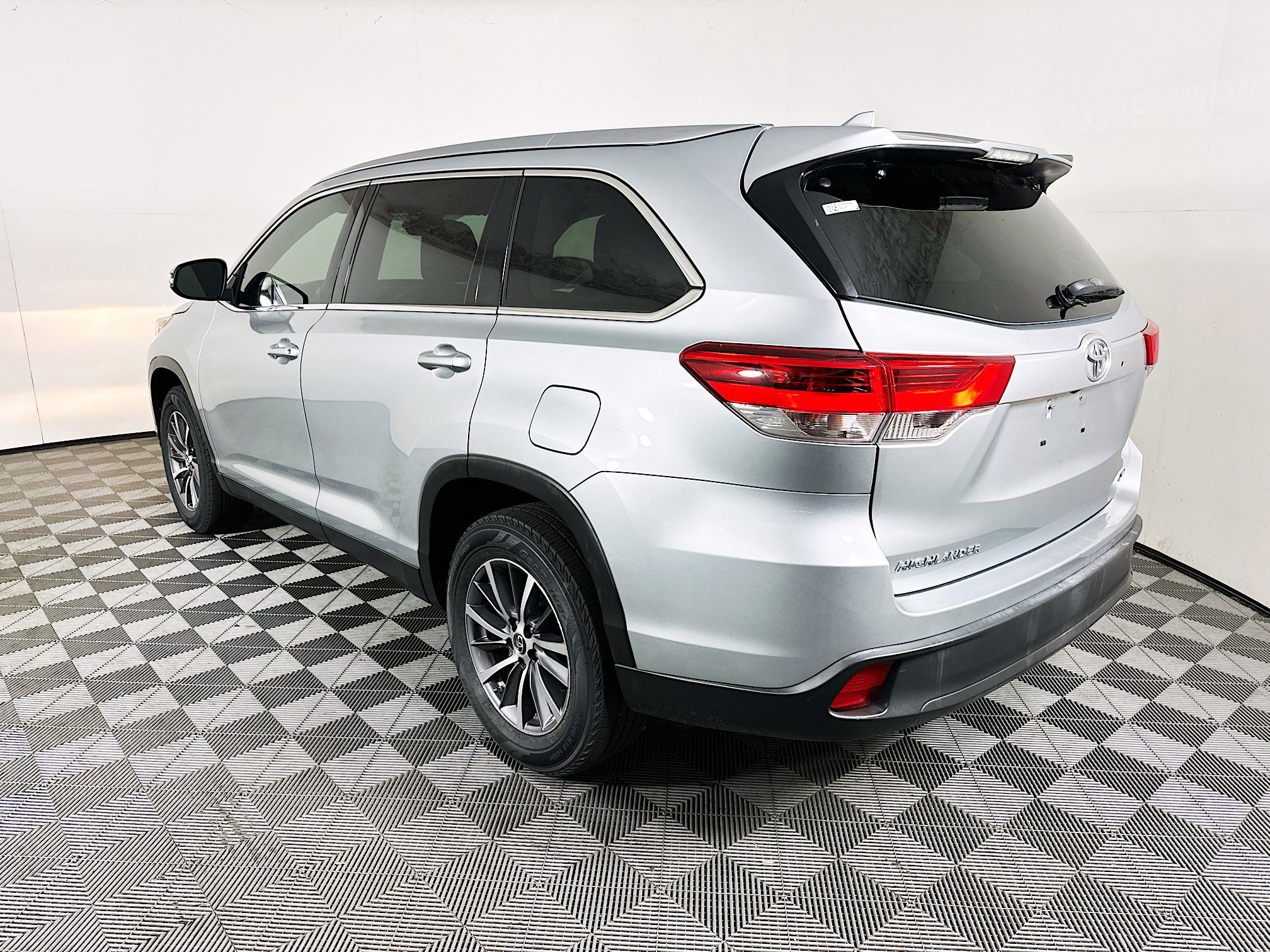 2019 Toyota Highlander thumbnail 7