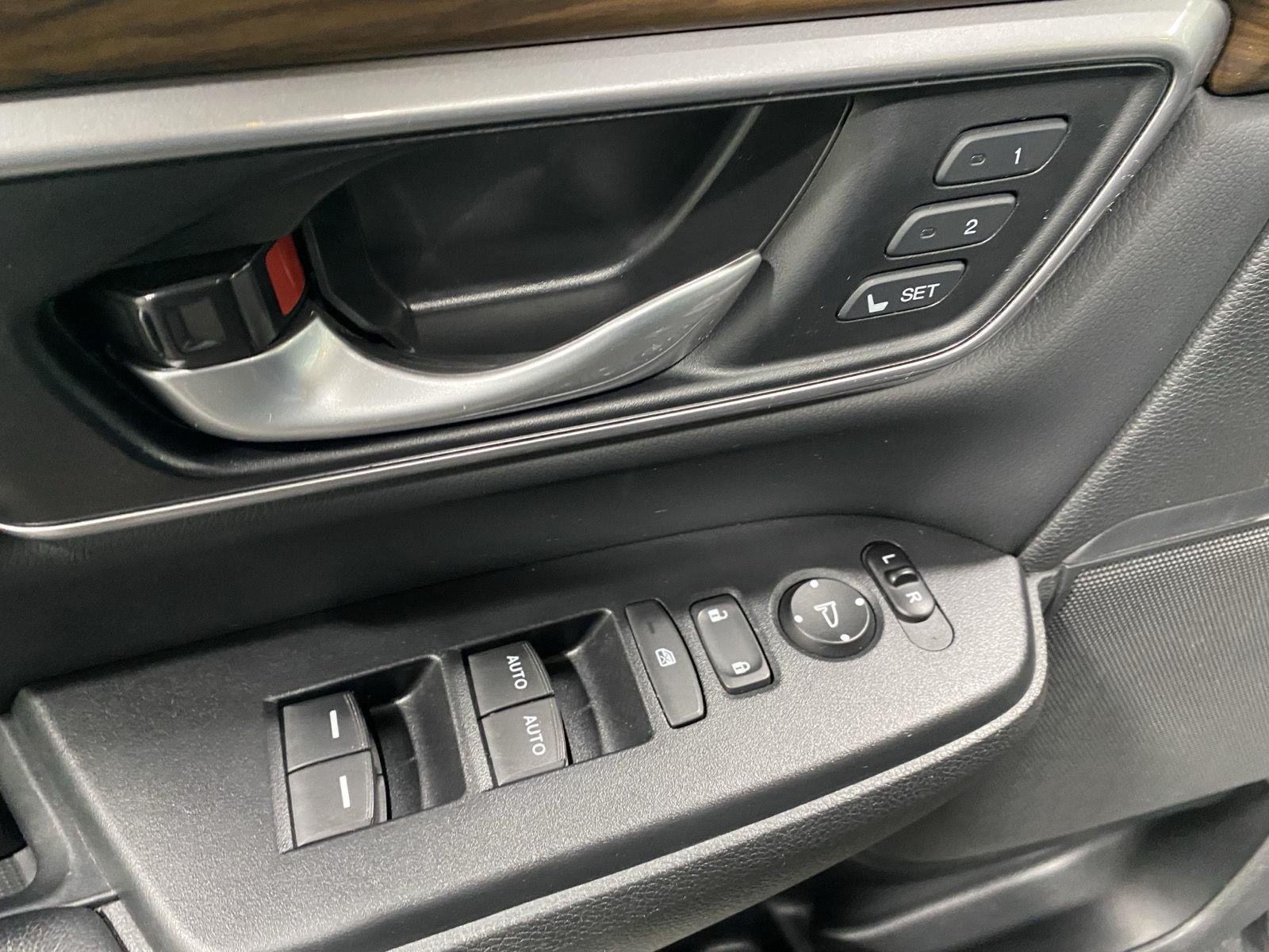 Used 2019 Modern Steel Metallic Honda Touring image 21