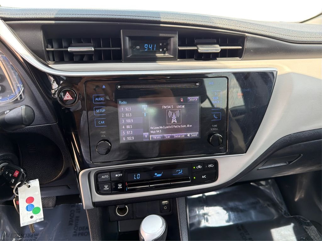 Used 2018 Classic Silver Metallic Toyota L image 14