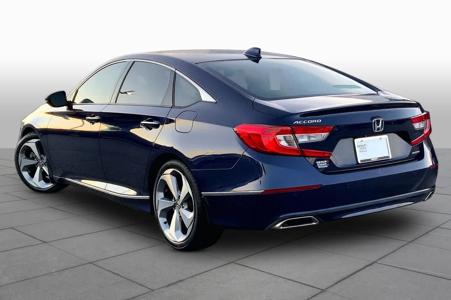 Used 2018 Obsidian Blue Pearl Honda Touring 1.5T image 12