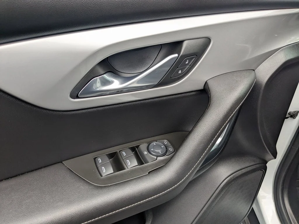 Used 2025 Summit White Chevrolet LT image 12