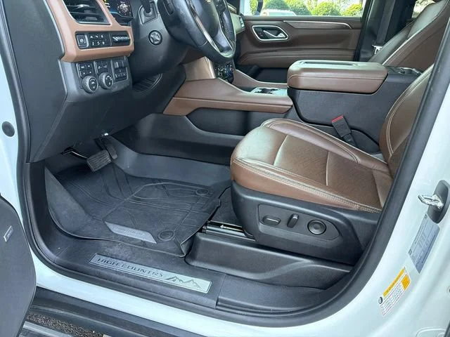 Used 2023 Iridescent Pearl Tricoat Chevrolet High Country image 9