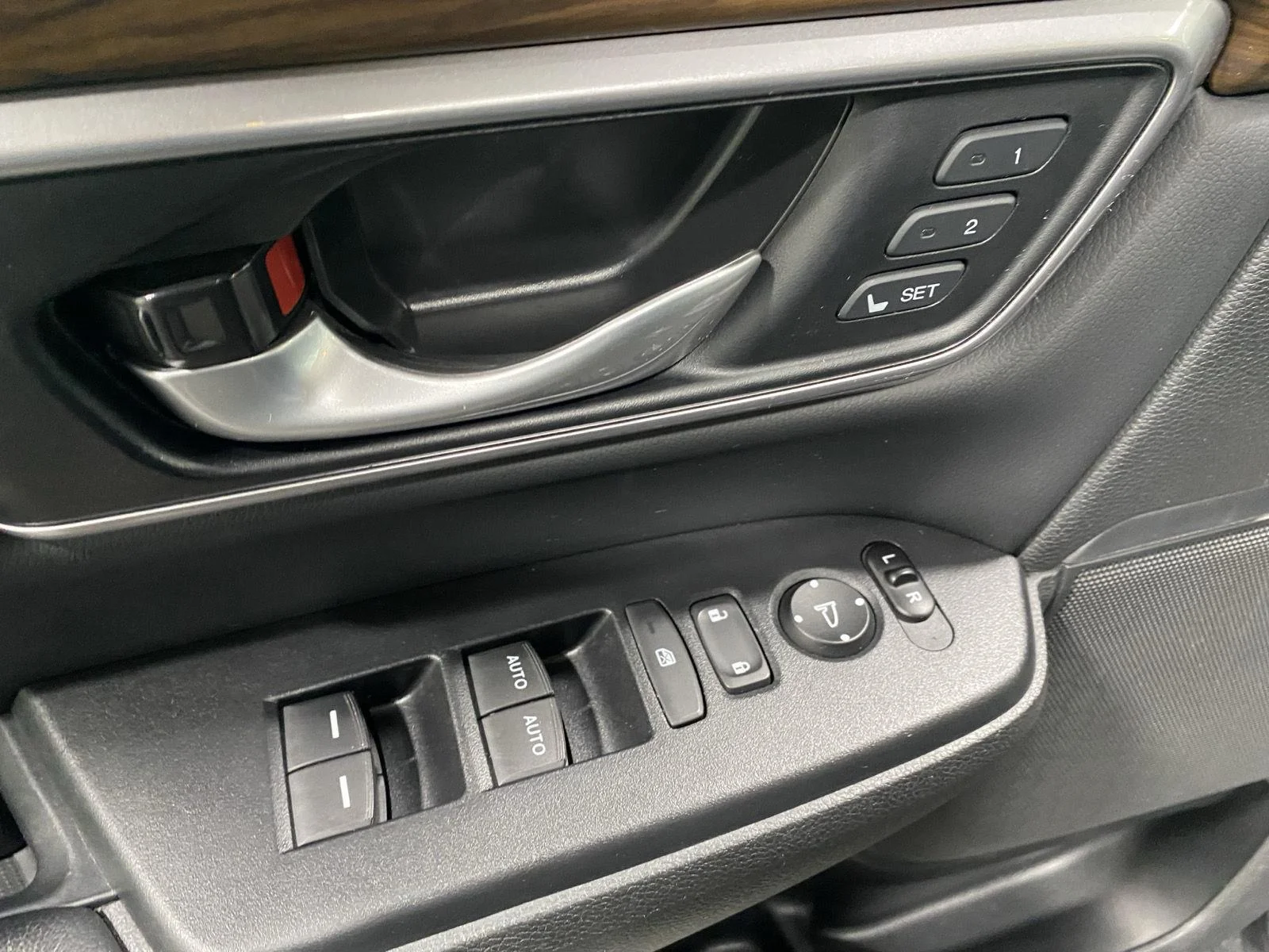 Used 2019 Modern Steel Metallic Honda Touring image 21