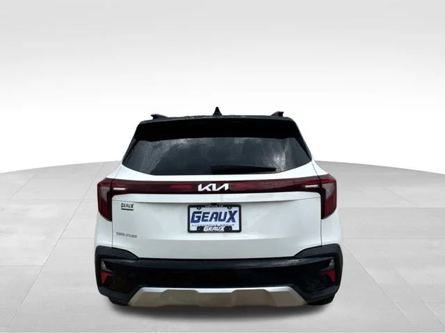 Used 2025 White Kia S image 11