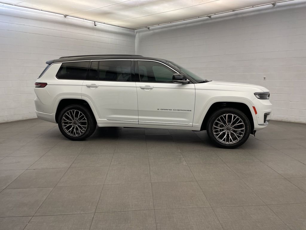 New 2025 Bright White Clear-Coat Exterior Paint Jeep Summit image 2