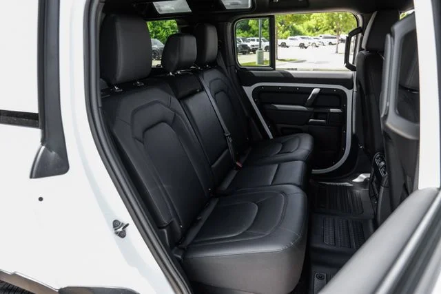 Used 2025 White Land Rover S image 43