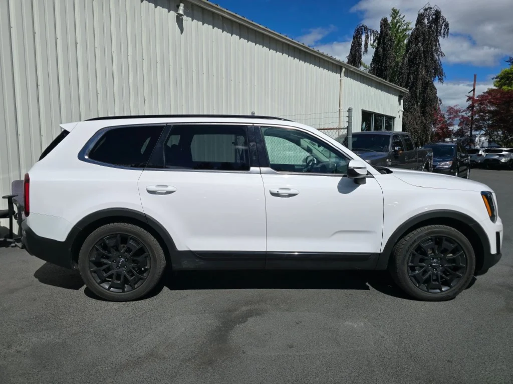 Used 2022 Glacial White Pearl Kia EX image 3