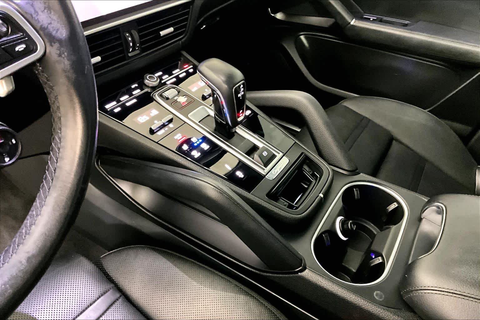 Used 2020 Moonlight Blue Metallic Porsche  image 15