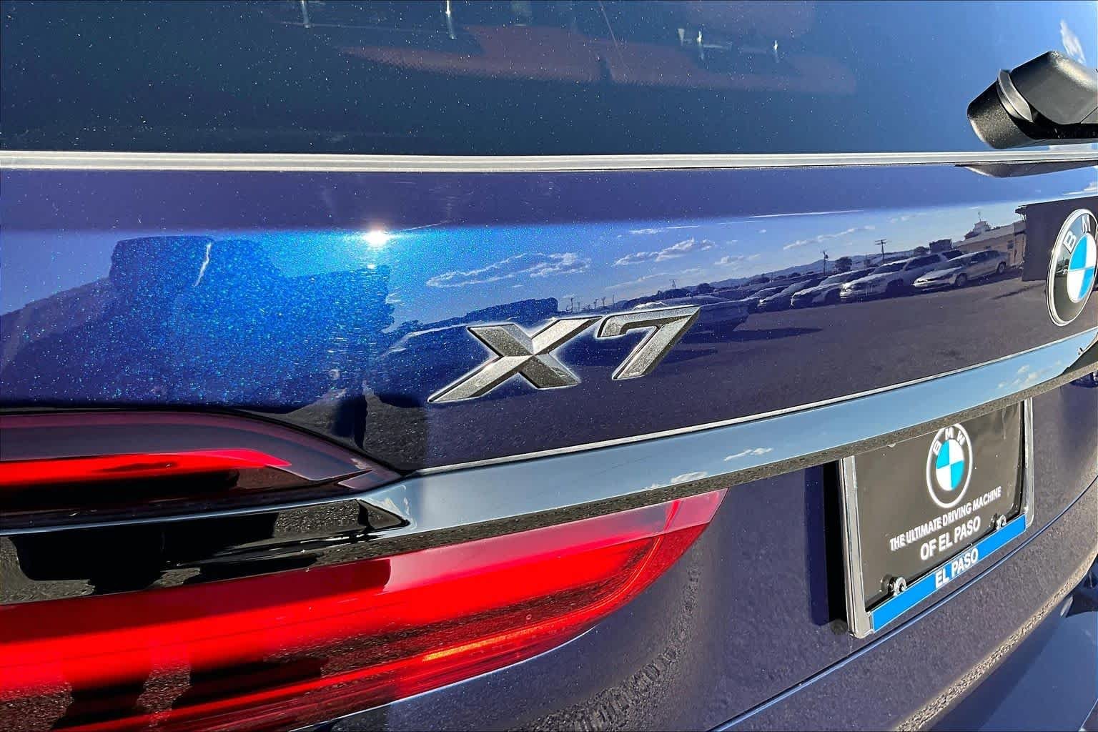 Used 2021 Tanzanite Blue II Metallic BMW xDrive40i image 9
