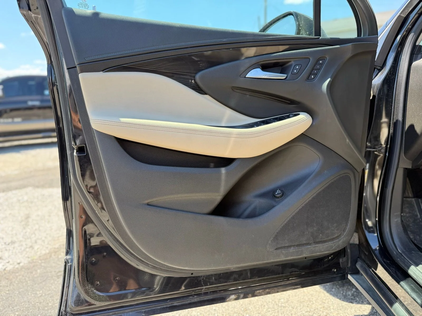 Used 2020 Black Buick Essence image 10