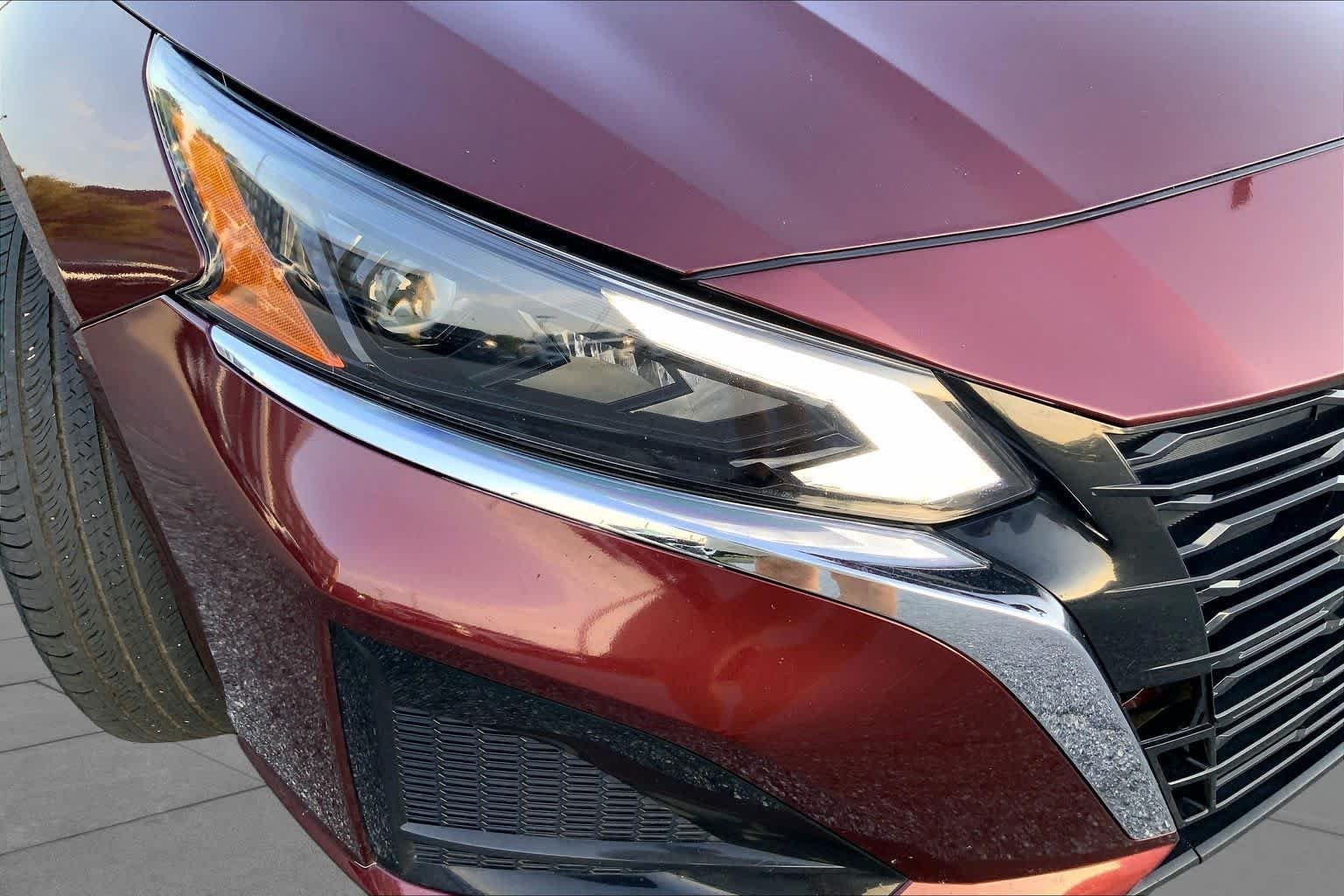Used 2025 Garnet Pearl Metallic Nissan SV image 25