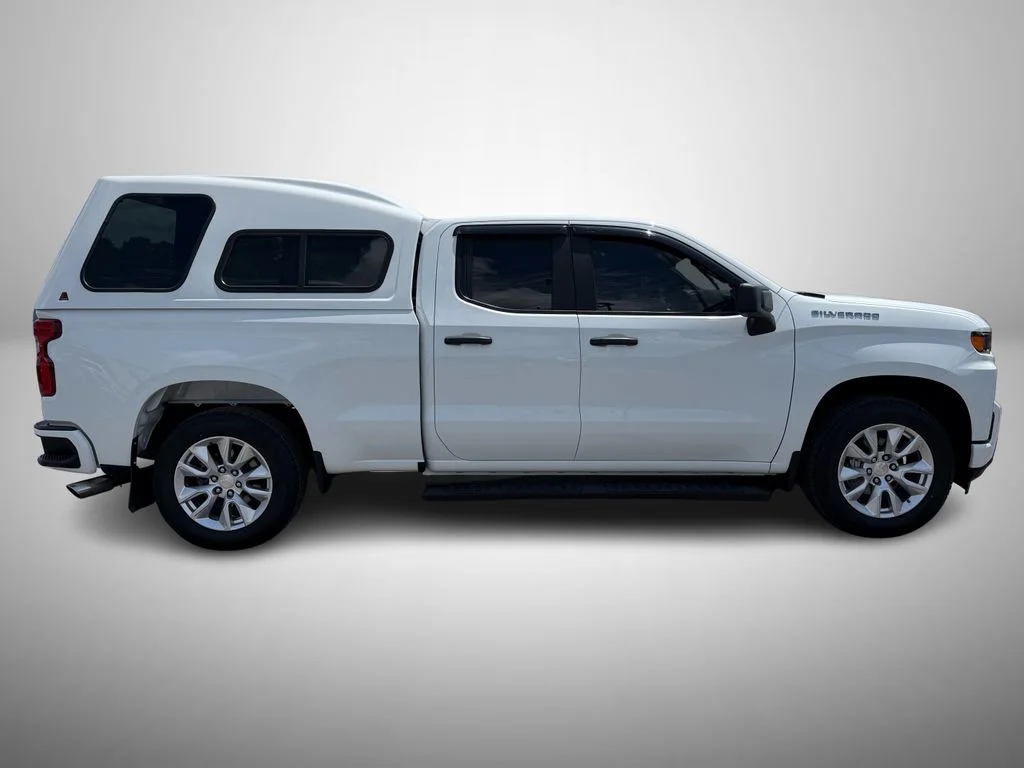 Used 2021 White Chevrolet Custom image 6