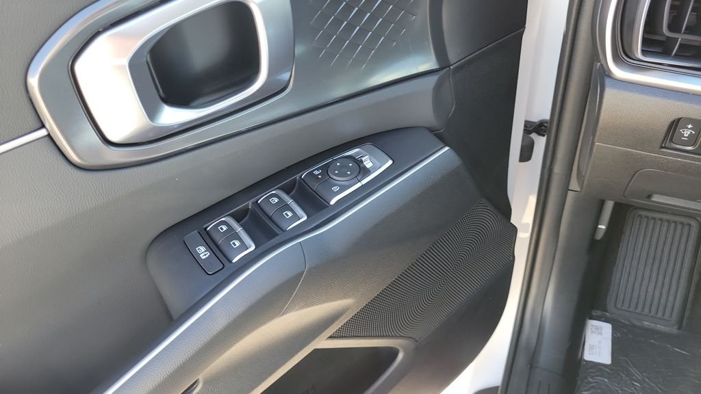 2026 Kia Sorento LX - Photo 24