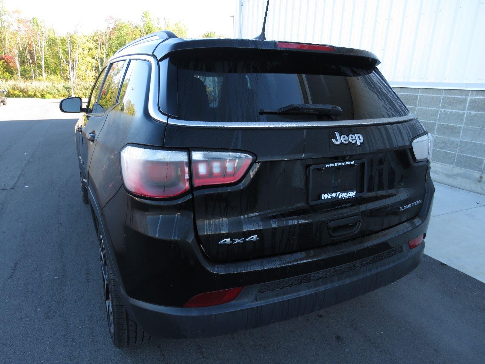 Used 2019 Diamond Black Crystal Pearlcoat Jeep Limited image 18