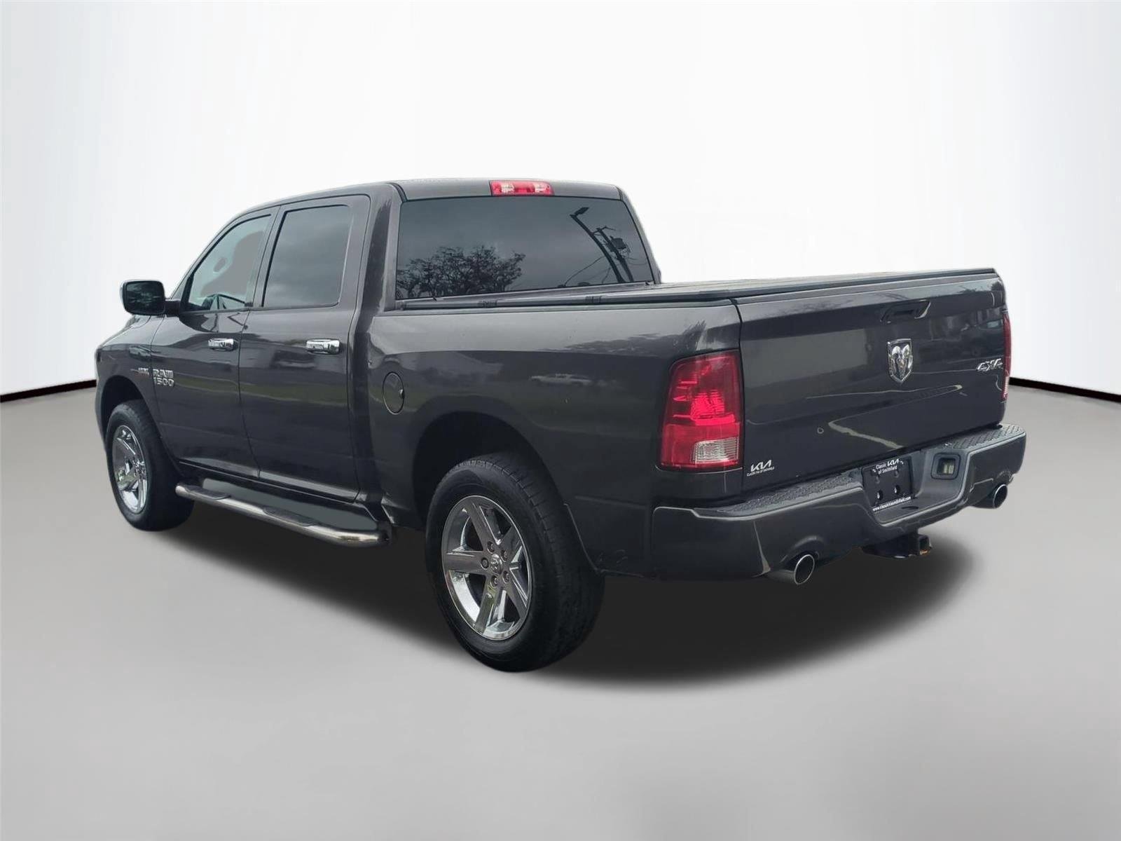 Used 2017 Granite Crystal Metallic Clearcoat Ram Express image 3