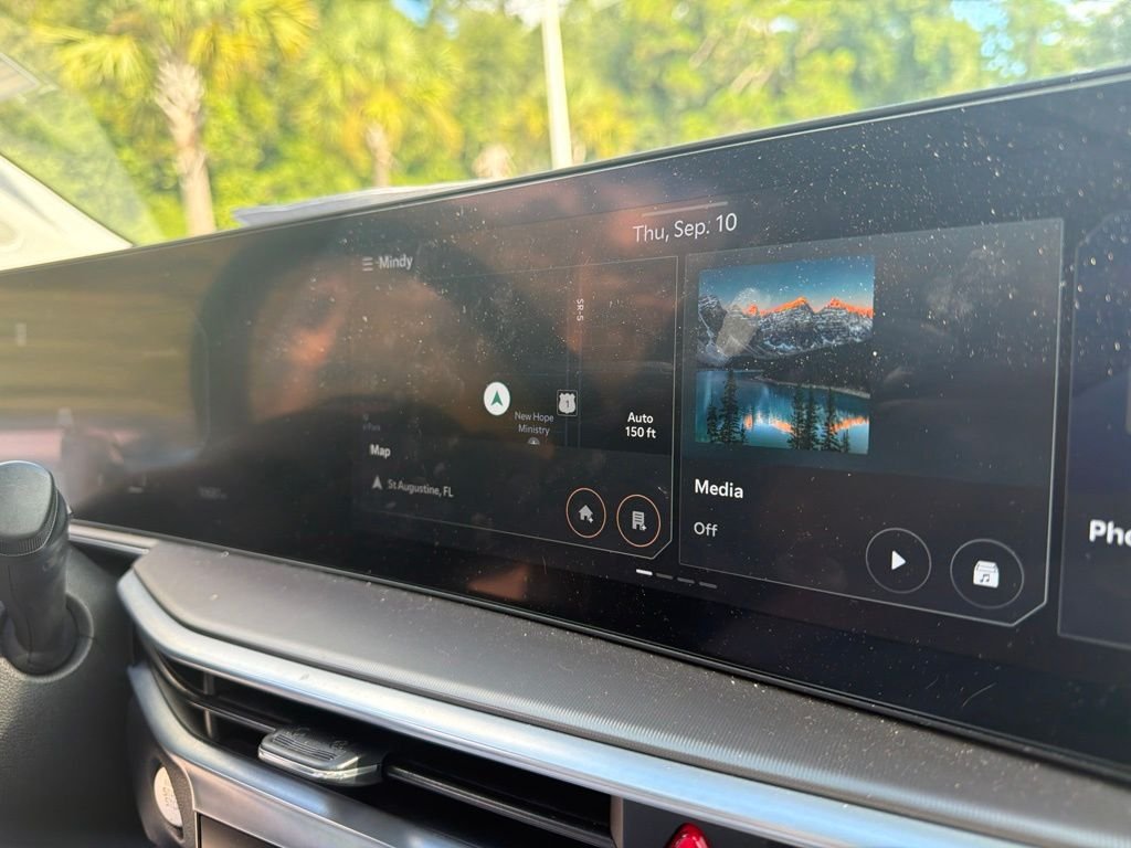 Certified Used 2025 Gravity Grey Kia SX image 14