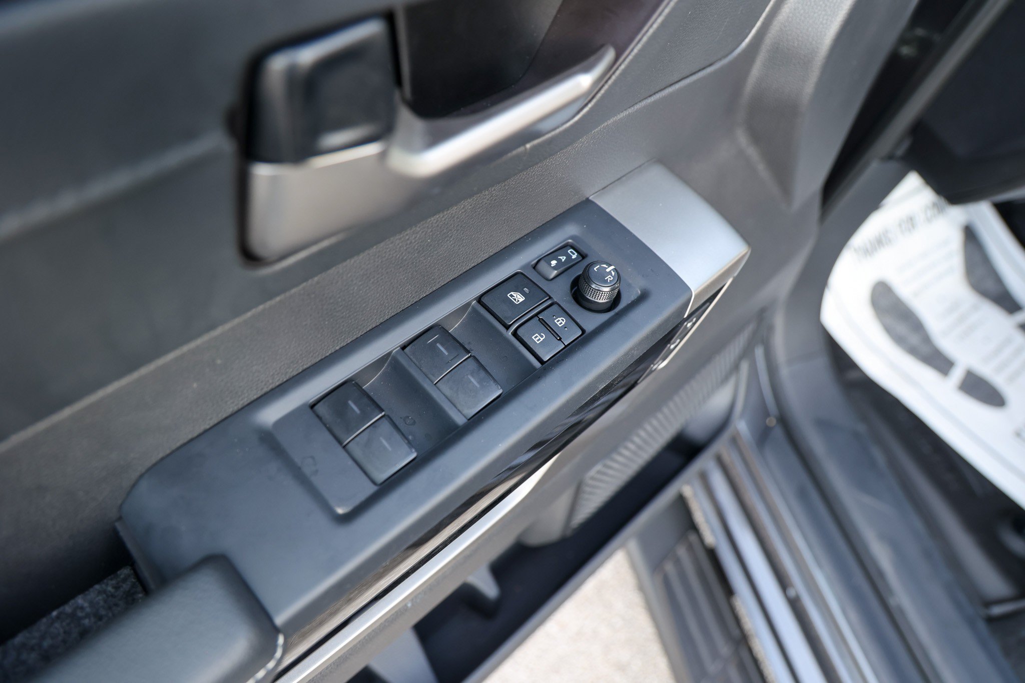 Used 2026 MAGNETIC GRAY MET Toyota Limited image 33