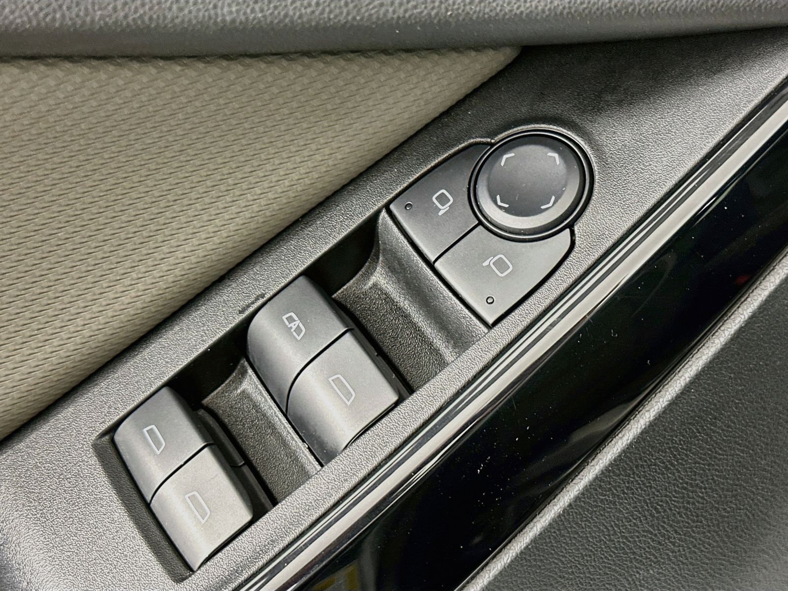 Used 2025 Sterling Gray Metallic Chevrolet LT image 19