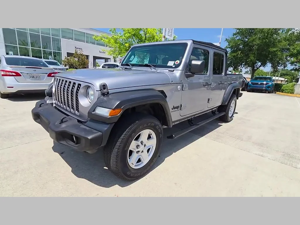 Used 2020 Silver Jeep Sport image 30