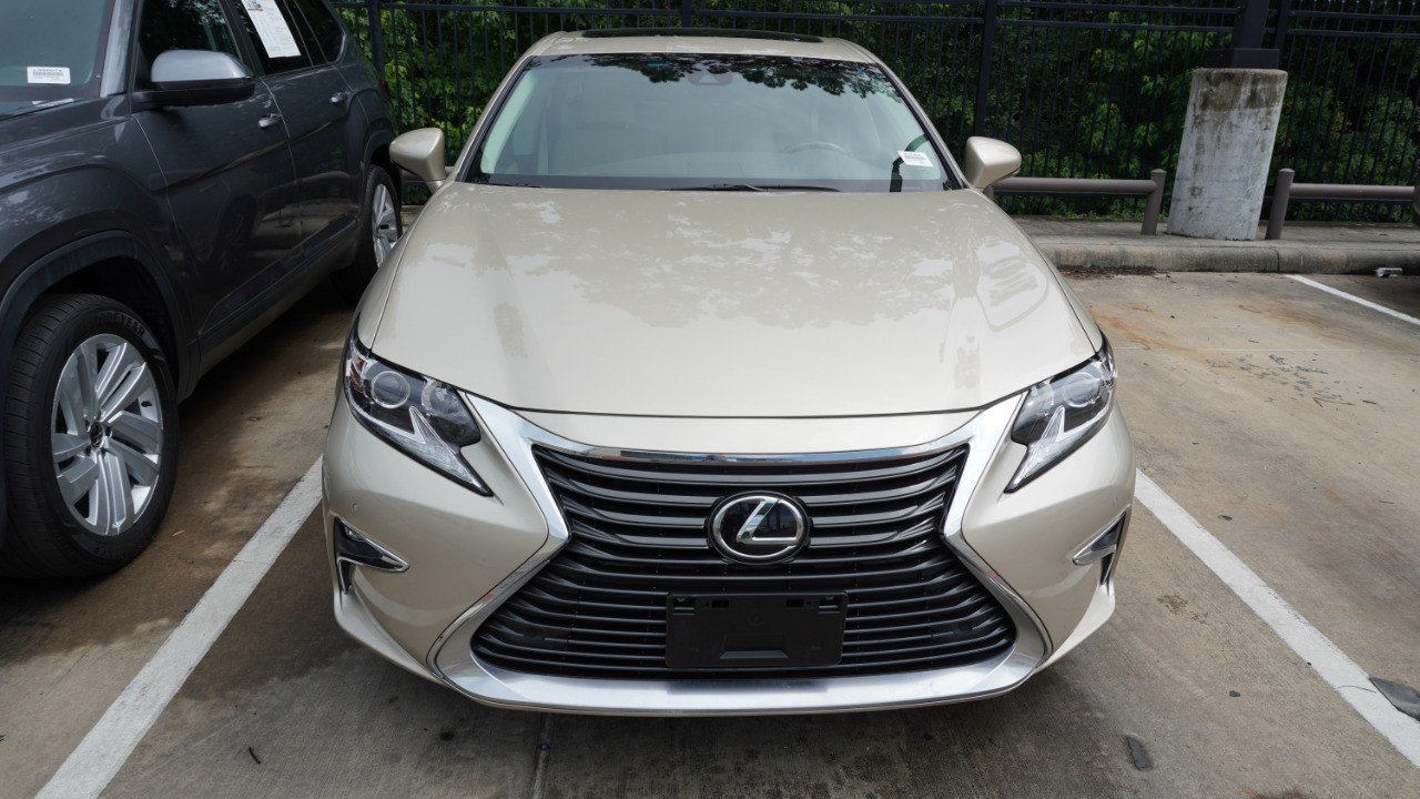 Used 2018 Beige Lexus ES 350 image 2