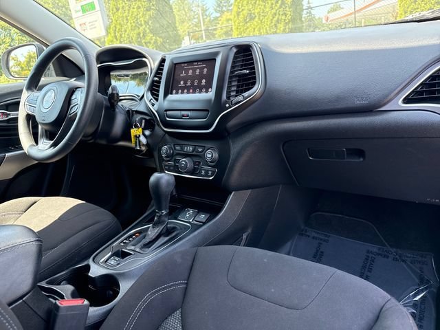 Used 2020 Billet Silver Metallic Clearcoat Jeep Latitude image 22