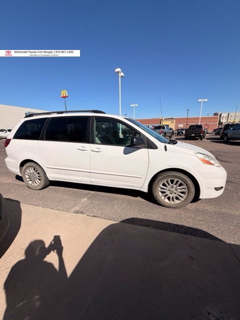 Used 2010 White Toyota LE image 3