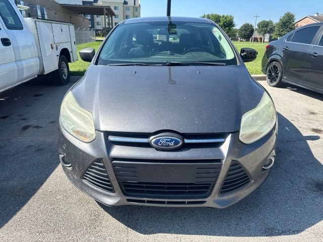 Used 2012 Grey Ford SE image 2