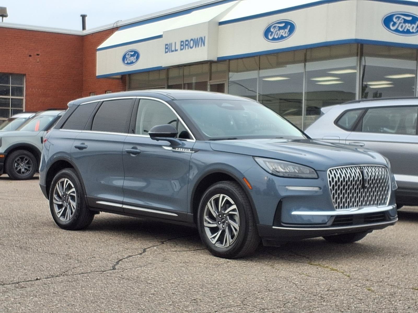 Used 2024 Whisper Blue Metallic Clearcoat Lincoln Premiere image 1