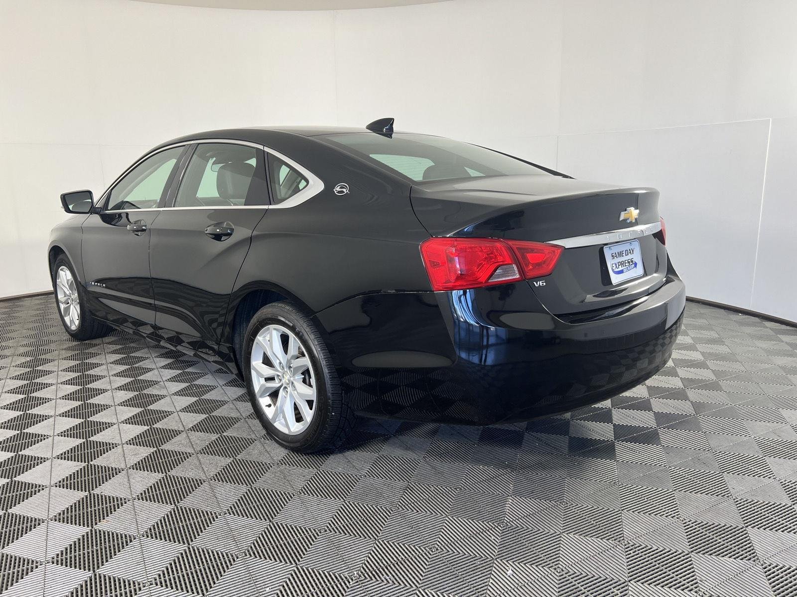 Used 2018 Black Chevrolet LT image 27