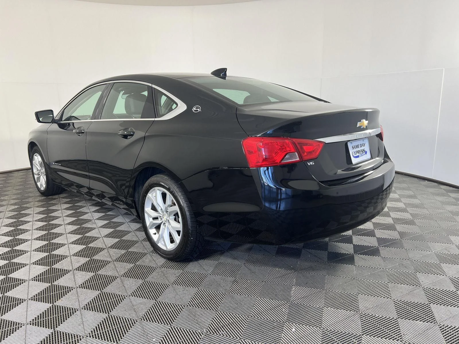 Used 2018 Black Chevrolet LT image 27