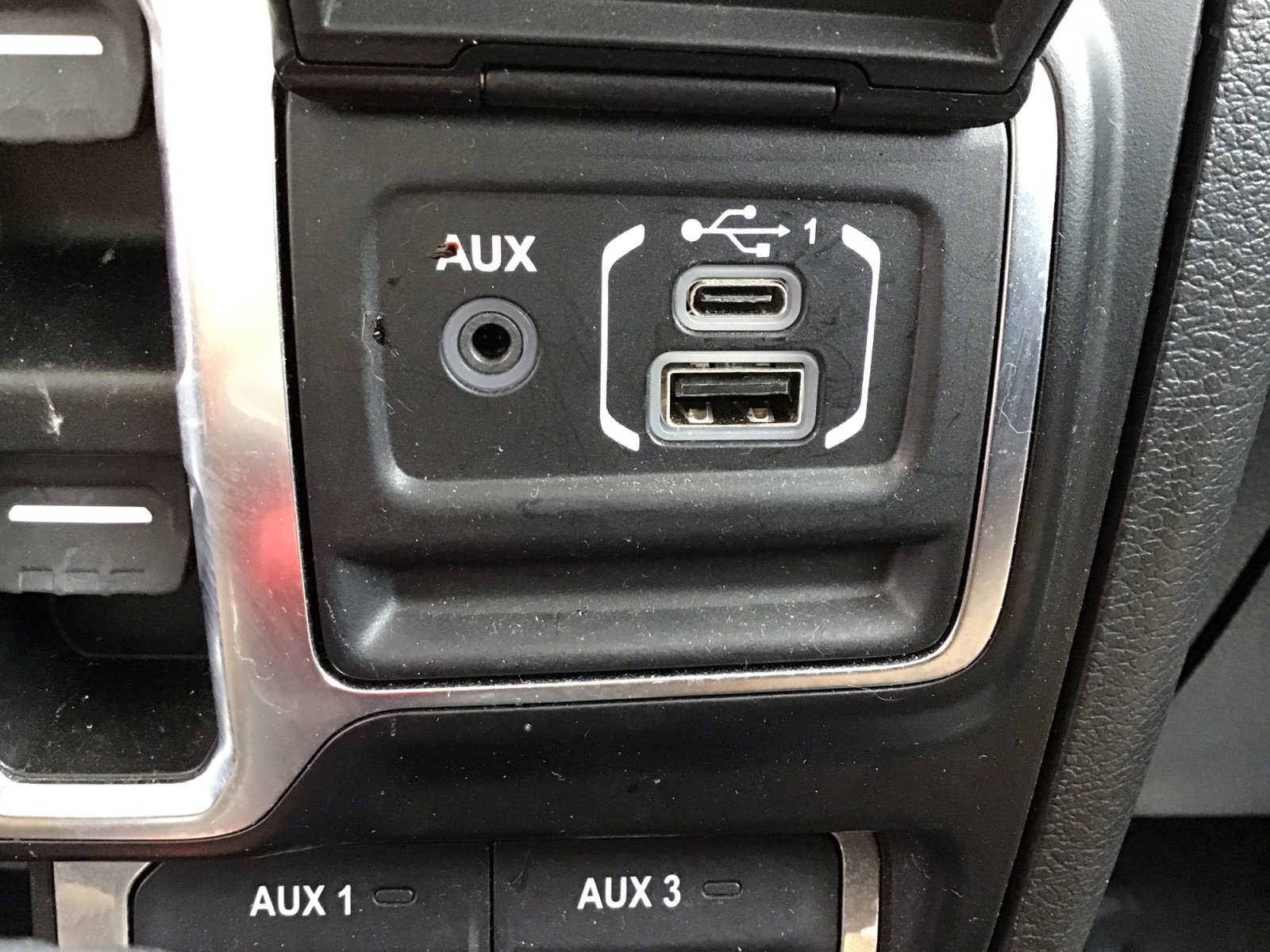 Used 2022 Bright White Clearcoat Jeep Unlimited Sahara image 20