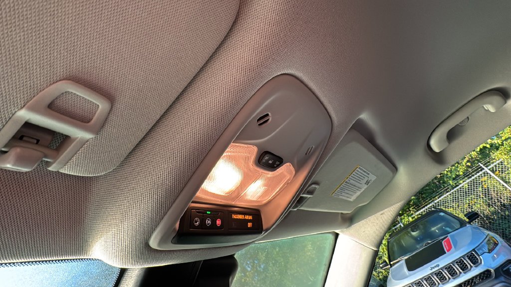 Used 2025 Summit White Chevrolet LT image 24
