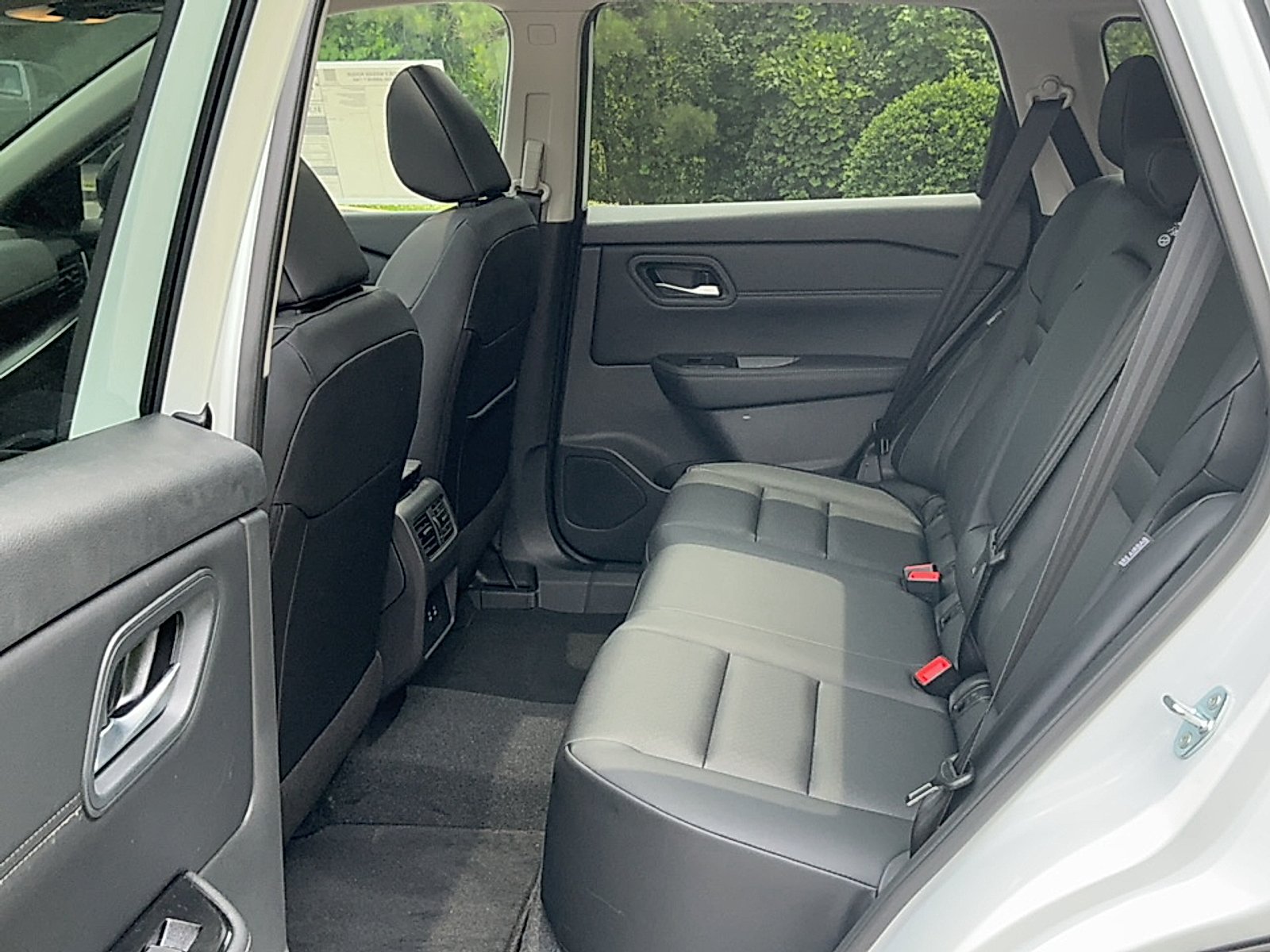 New 2026 Everest White Pearl Tricoat Nissan Dark Armor image 15