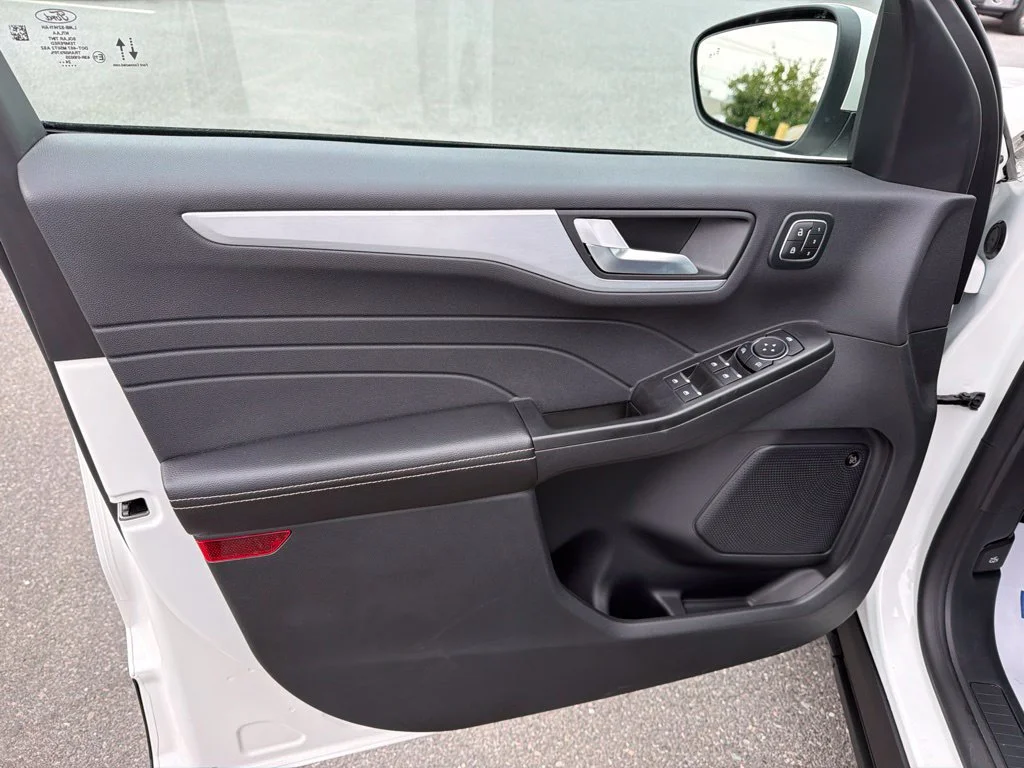 New 2025 Star White Metallic Tri-coat Ford Plug-in Hybrid image 13