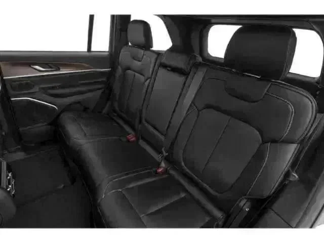 New 2026 Diamond Black Crystal Pearl-Coat Exterior Paint Jeep Altitude image 10